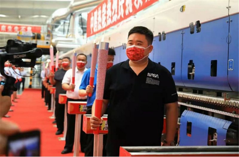 領(lǐng)標(biāo)科技巖板3mm巖板智能生產(chǎn)線成功點(diǎn)火！_2