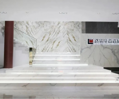 仿古賽道第一潮牌，路易摩登瓷磚憑什么在陶瓷行業(yè)內(nèi)卷中突圍？