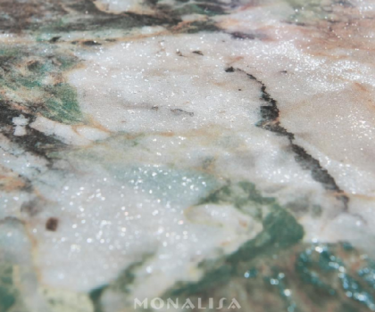 以國際領(lǐng)先的晶閃技術(shù)，蒙娜麗莎瓷磚七星珍巖系列再現(xiàn)自然極奢之美